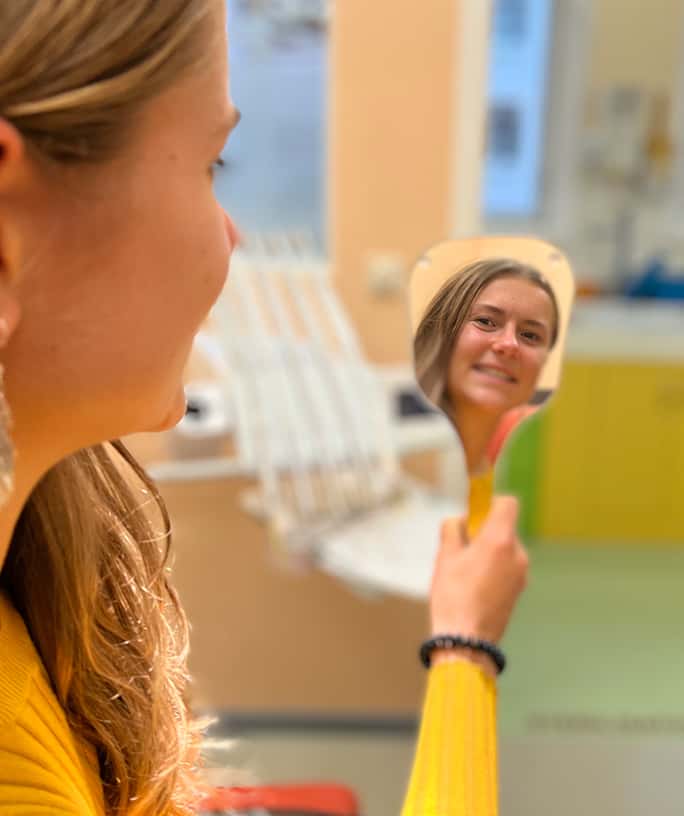 Accueil 9 fille sourire